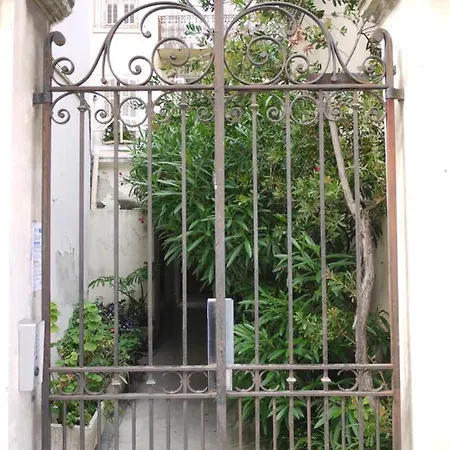 Barla 3 - A Spacious One Bedroom Near Place Garibaldi 公寓 *