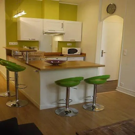 Barla 3 - A Spacious One Bedroom Near Place Garibaldi Apartment *